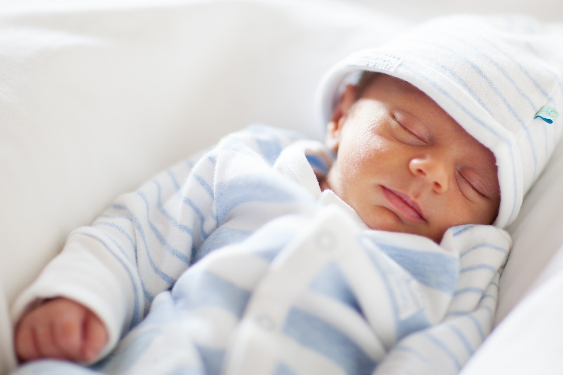 Baby sleep on one store side of the head